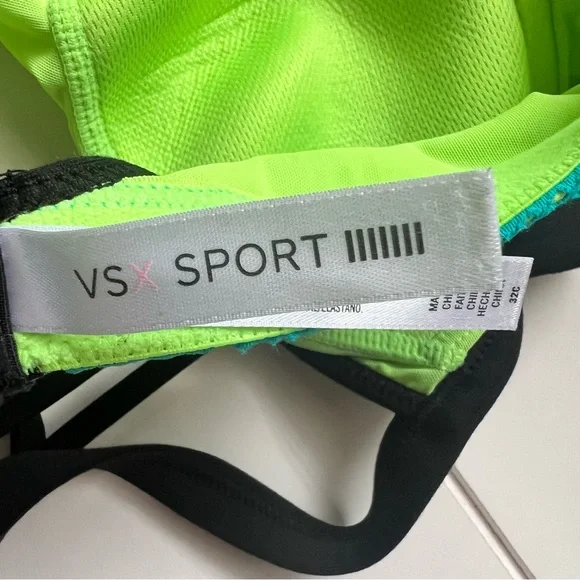 Victoria’s Secret VSX Sports Bra - Picture 3 of 4